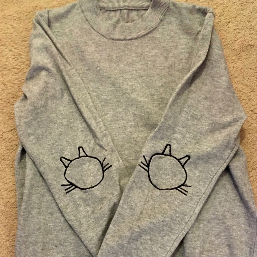 Gray sweater size M with cat elbow patches EUC